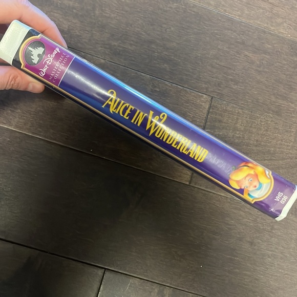 Alice in Wonderland Disney VHS - Picture 3 of 5